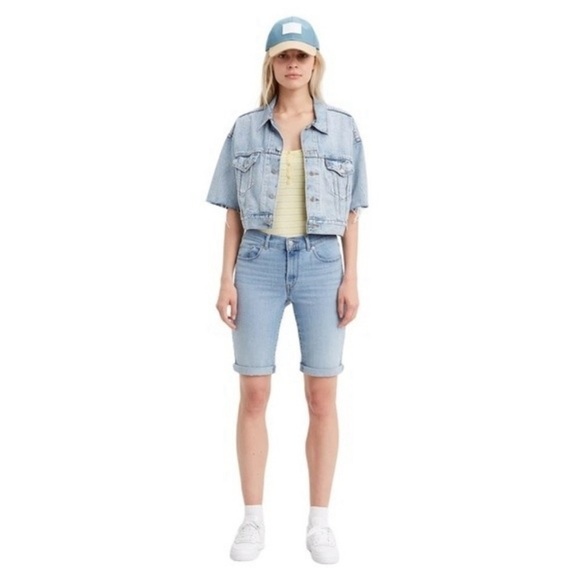 Levi’s Shorts Women’s 31 Med/Lgt Wash Classic Bermuda Mid Rise Original Stretch - Picture 1 of 9